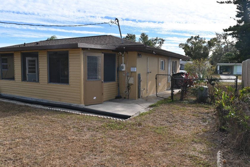 Welcome to this charming 3-bedroom, 2-bath single-family home - photo 29