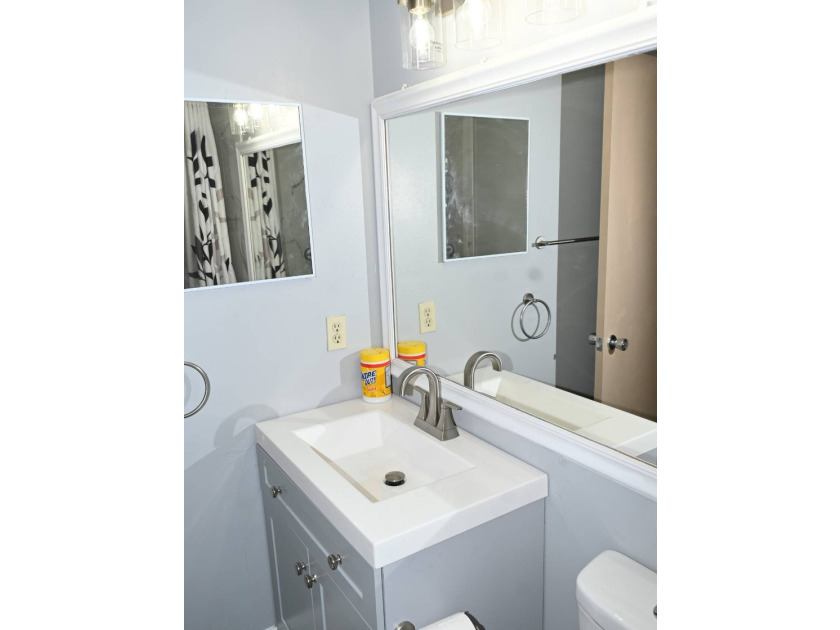 Welcome to this charming 3-bedroom, 2-bath single-family home - photo 45