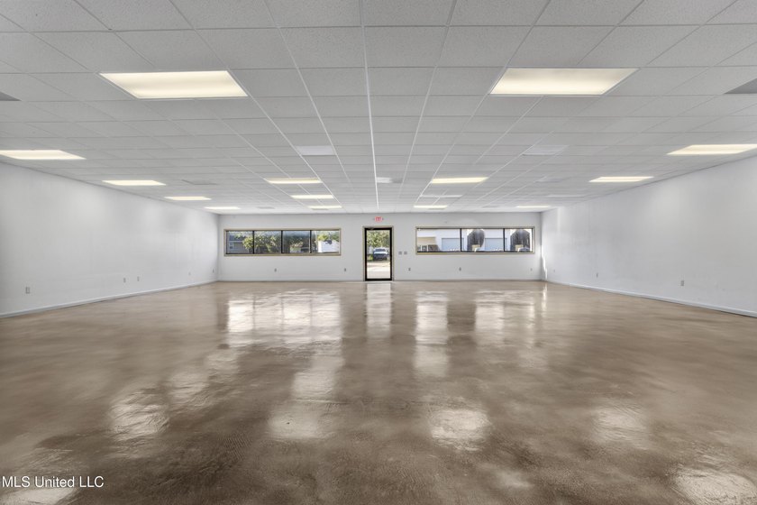 Versatile 4,050 SqFt Commercial Building in a Prime Location! - photo 2