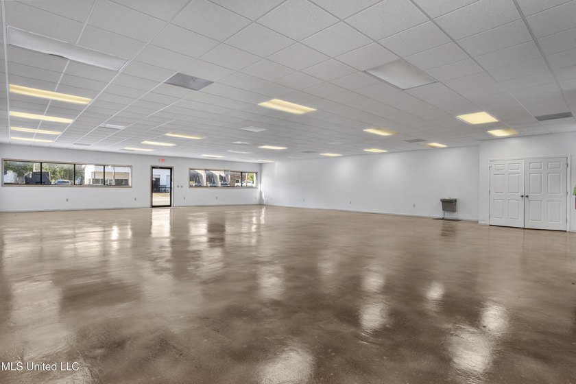 Versatile 4,050 SqFt Commercial Building in a Prime Location! - photo 3