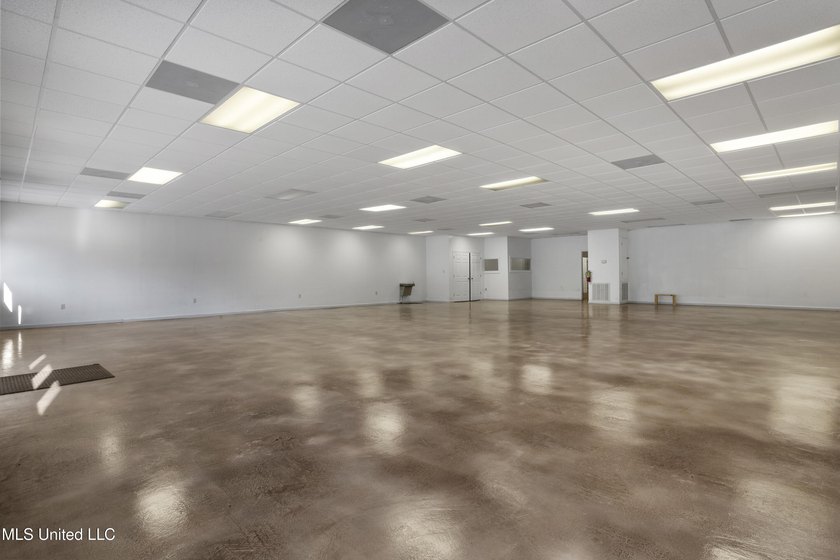 Versatile 4,050 SqFt Commercial Building in a Prime Location! - photo 4