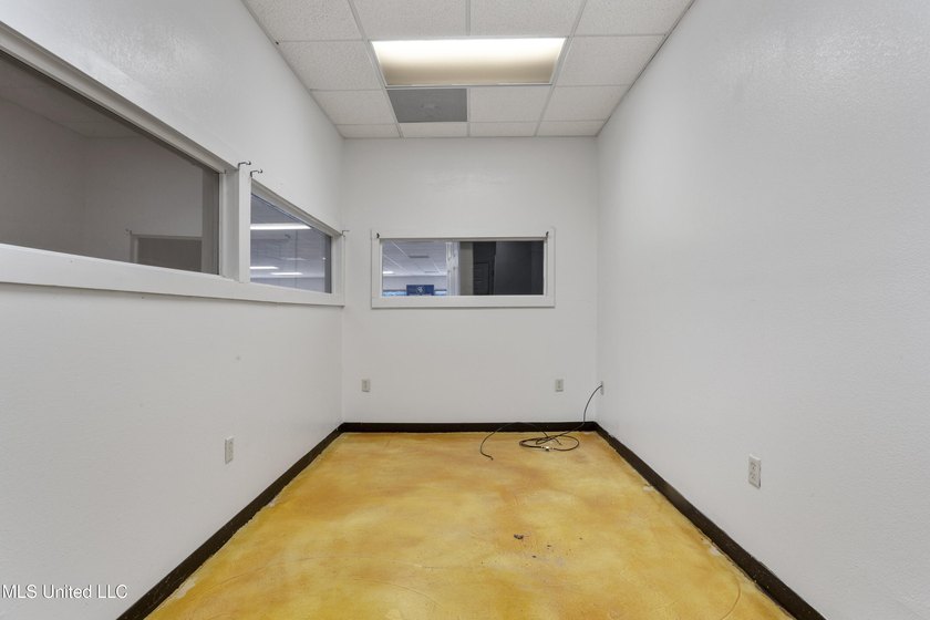Versatile 4,050 SqFt Commercial Building in a Prime Location! - photo 8