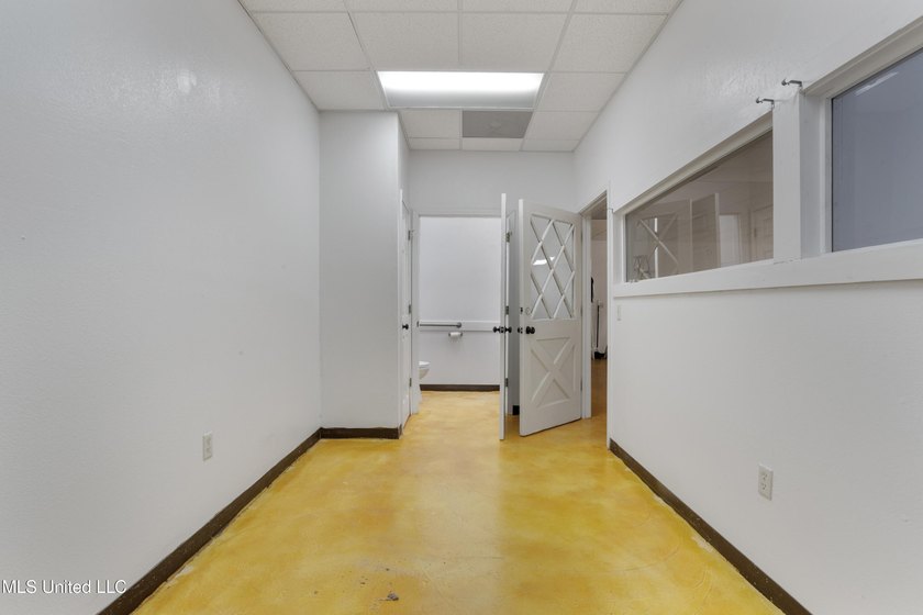 Versatile 4,050 SqFt Commercial Building in a Prime Location! - photo 9