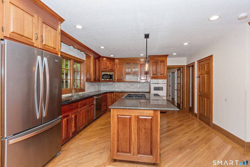 Welcome to this beautiful, private retreat at 15 Woodland Drive - photo 11