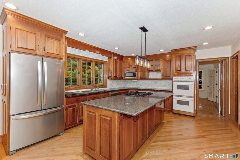 Welcome to this beautiful, private retreat at 15 Woodland Drive - photo 13