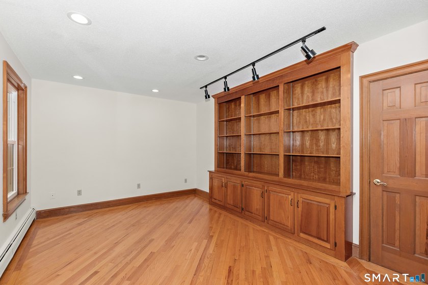 Welcome to this beautiful, private retreat at 15 Woodland Drive - photo 16