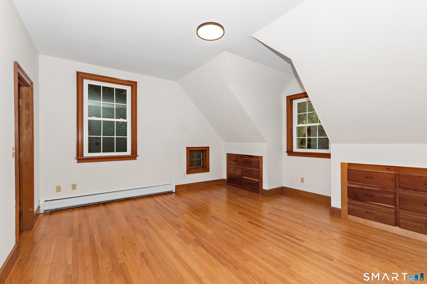 Welcome to this beautiful, private retreat at 15 Woodland Drive - photo 22