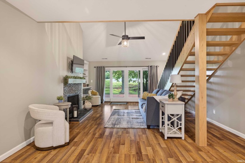 GATED. RELAXING. EASY-LIVINGe enjoy lake life in this recently - photo 7