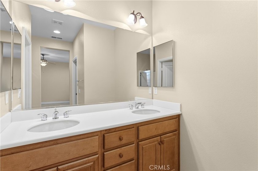 Beautifully maintained over 1800 sq home located in the 55+ - photo 21