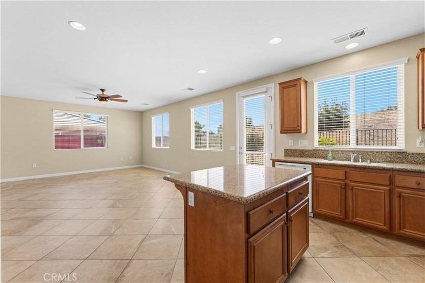 Beautifully maintained over 1800 sq home located in the 55+ - photo 32