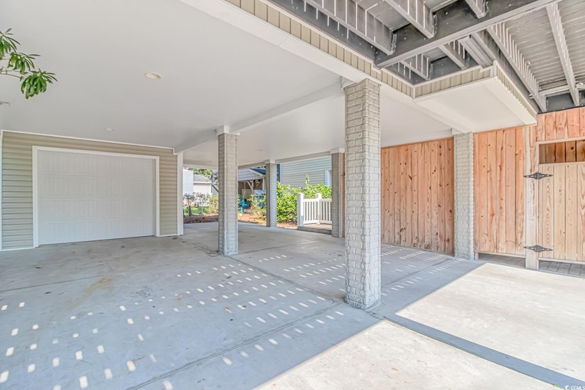 This very open and spacious 5-Bedroom, 5-Bath raised beach house - photo 2
