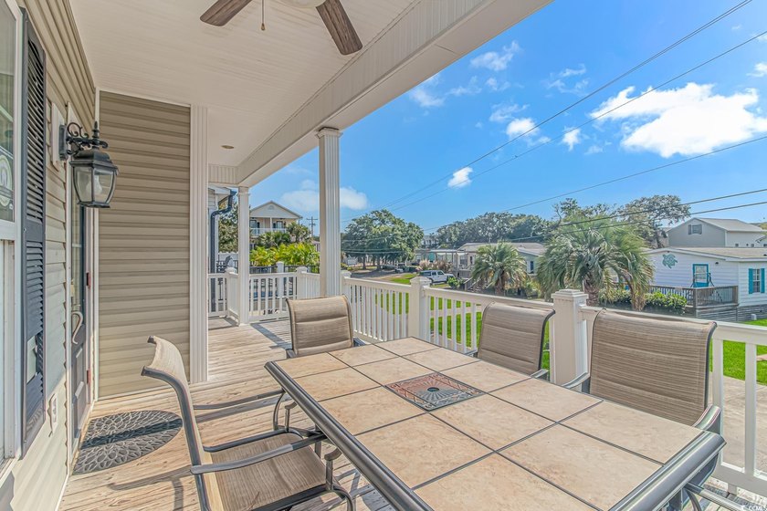This very open and spacious 5-Bedroom, 5-Bath raised beach house - photo 4