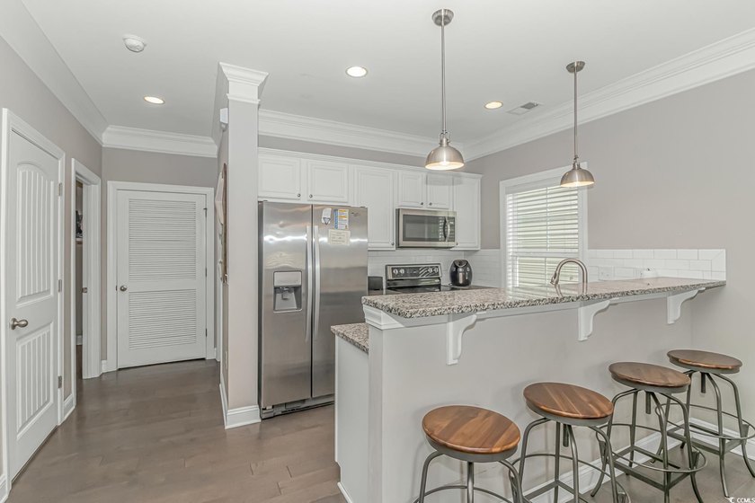 This very open and spacious 5-Bedroom, 5-Bath raised beach house - photo 8