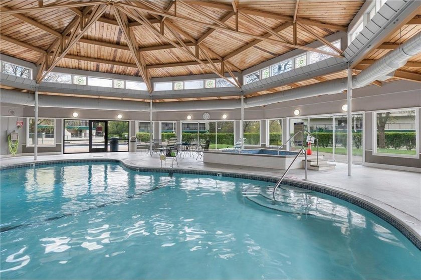 Welcome Home! Greenbrier Village has so many amenities, you can - photo 2