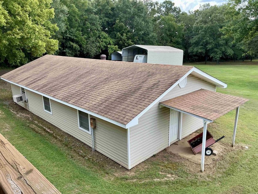 Beautiful Lakefront Country Home with Boat slip on 2.43 acres - photo 36