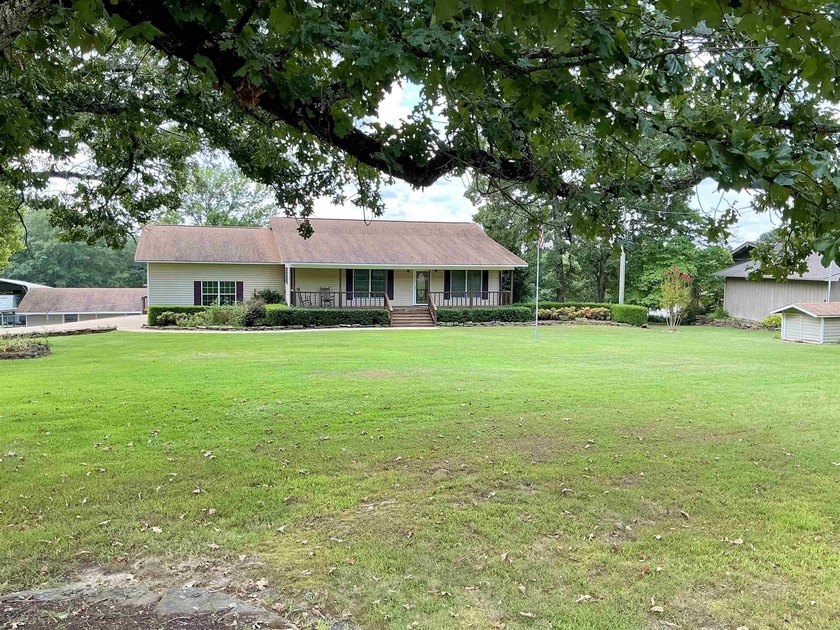 Beautiful Lakefront Country Home with Boat slip on 2.43 acres - photo 41