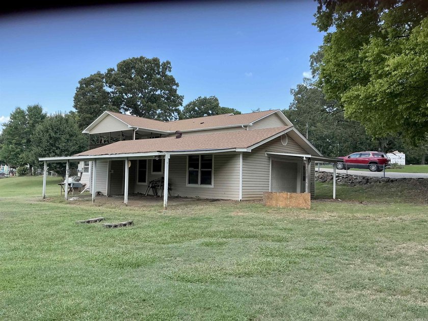 Beautiful Lakefront Country Home with Boat slip on 2.43 acres - photo 44