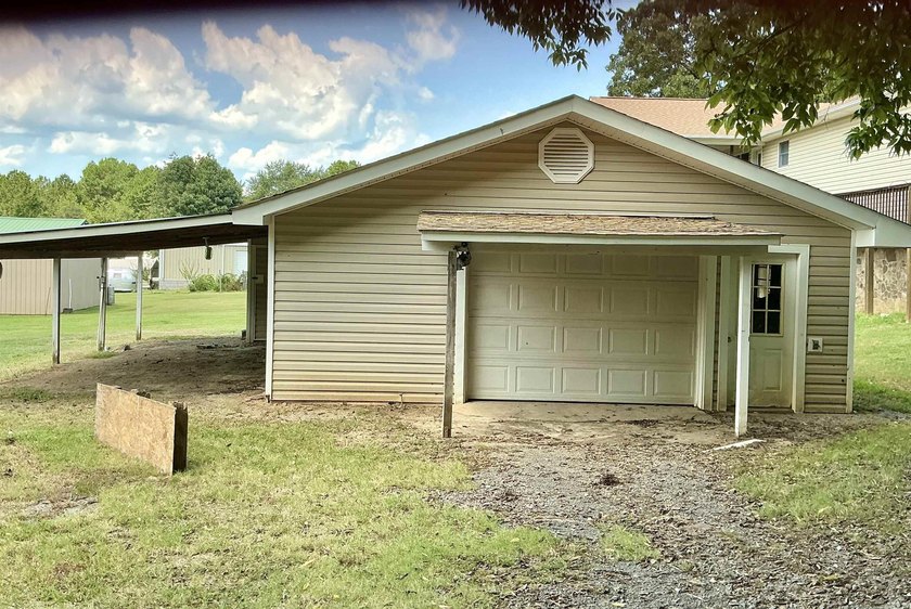 Beautiful Lakefront Country Home with Boat slip on 2.43 acres - photo 49