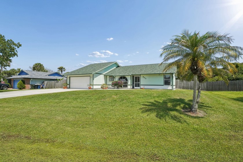 Welcome to 902 Egret Avenue in Fort Pierce! Tucked away on a - photo 4