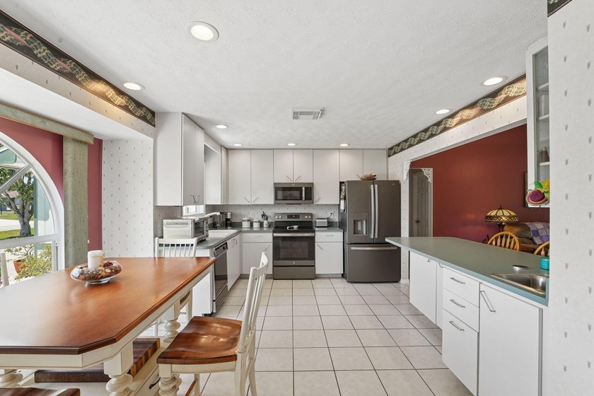 Welcome to 902 Egret Avenue in Fort Pierce! Tucked away on a - photo 8