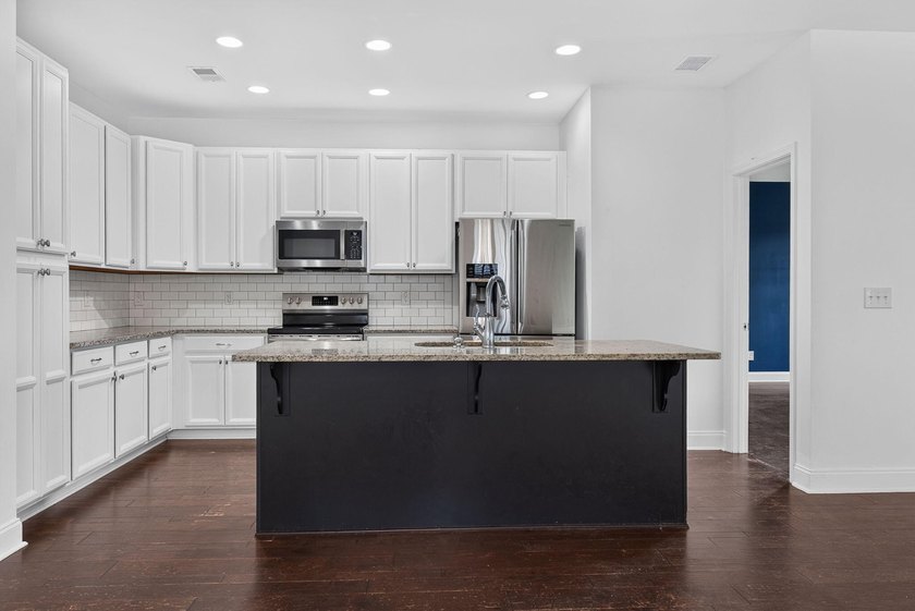 Welcome to 251 Palmetto Walk Drive, a beautifully maintained - photo 9