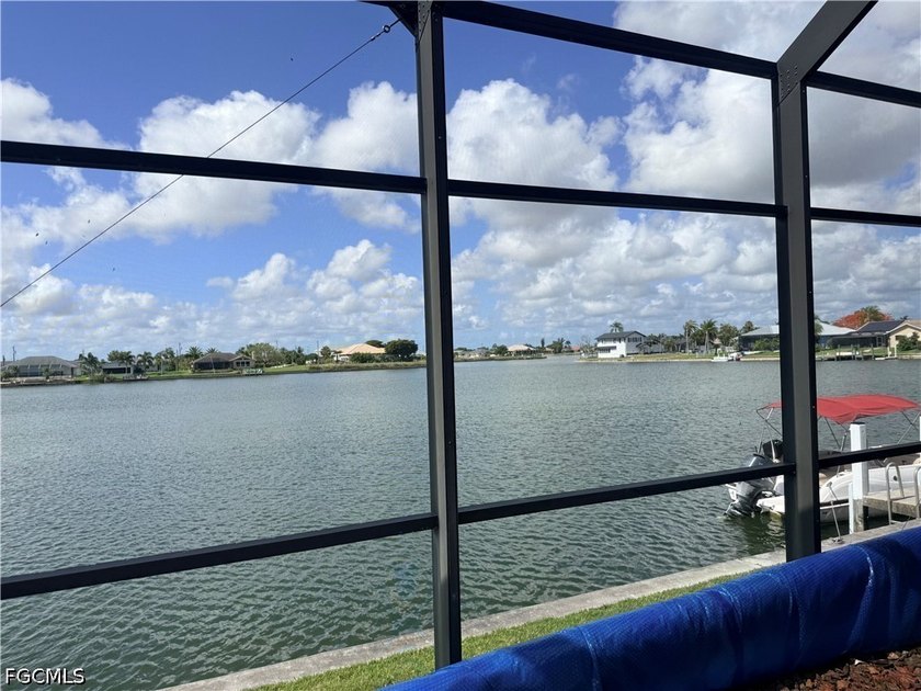 PRICE REDUCED! MOTIVATED SELLER! This beautiful house has - photo 3