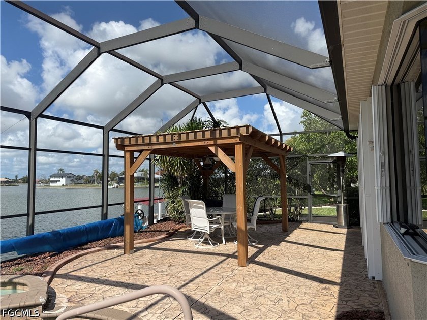 PRICE REDUCED! MOTIVATED SELLER! This beautiful house has - photo 8