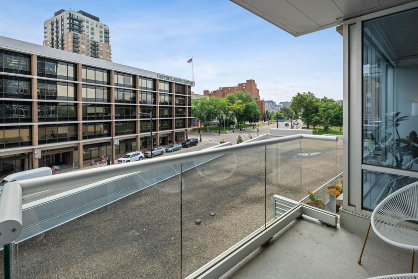 Wake up to beautiful sunrises in this bright, East-facing condo - photo 11
