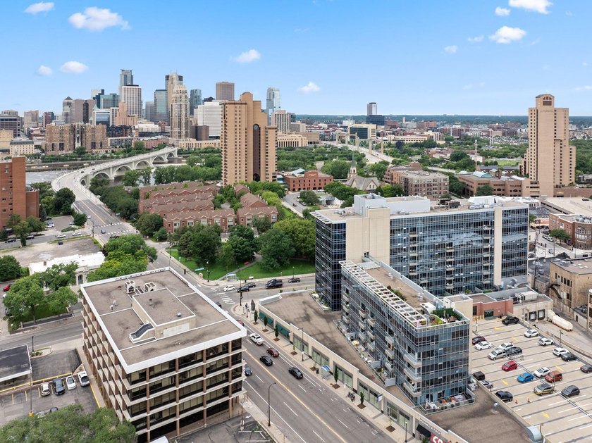 Wake up to beautiful sunrises in this bright, East-facing condo - photo 26