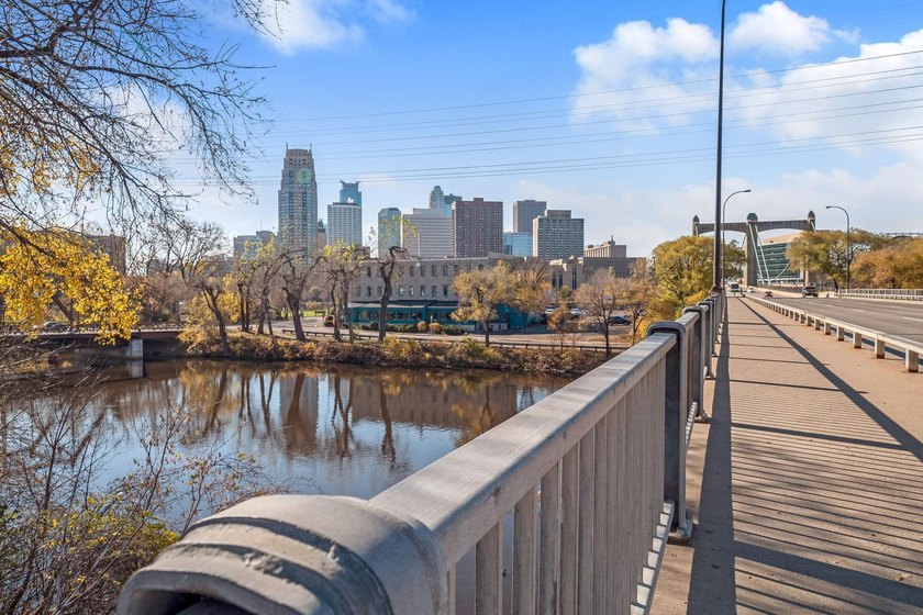 Wake up to beautiful sunrises in this bright, East-facing condo - photo 32