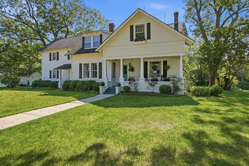 *3.9 ACRES/WATERFRONT** Once in a rare while, you come across - photo 4