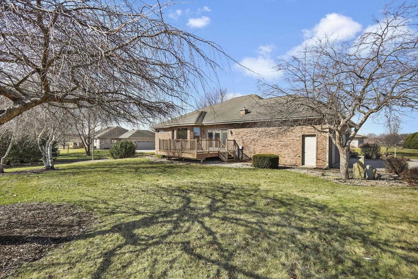 BRAND NEW ROOF! Welcome to this beautifully maintained 4-bedroom - photo 7