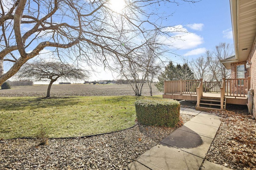 BRAND NEW ROOF! Welcome to this beautifully maintained 4-bedroom - photo 8