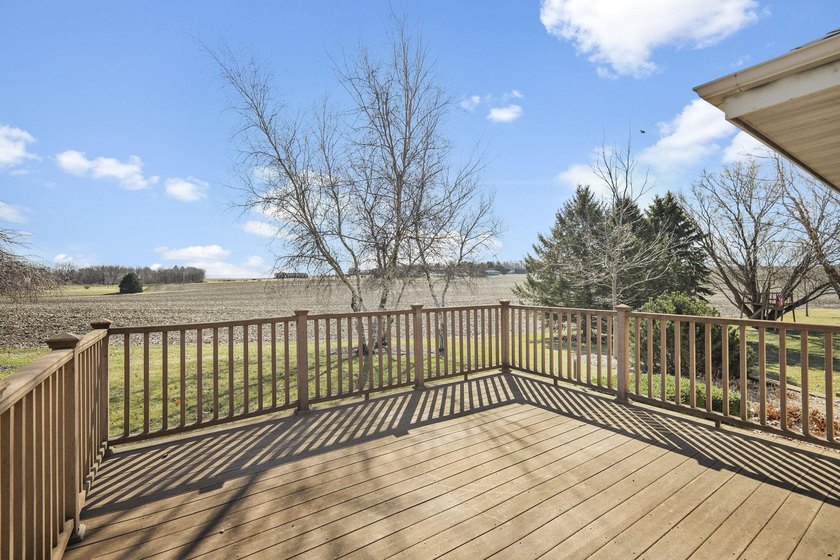 BRAND NEW ROOF! Welcome to this beautifully maintained 4-bedroom - photo 9