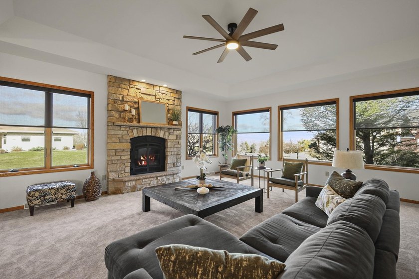 BRAND NEW ROOF! Welcome to this beautifully maintained 4-bedroom - photo 10