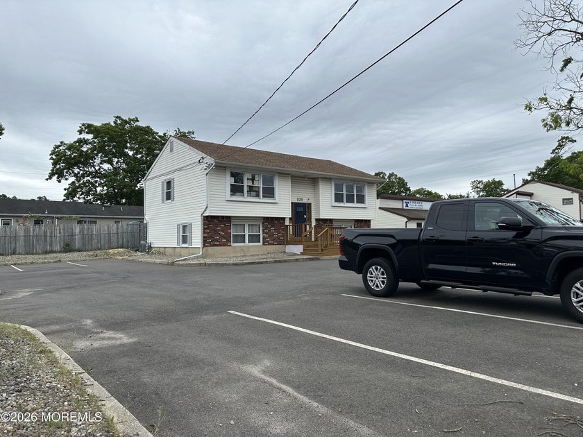 Prime location 3/10th of a mile from Garden State Parkway access - photo 2