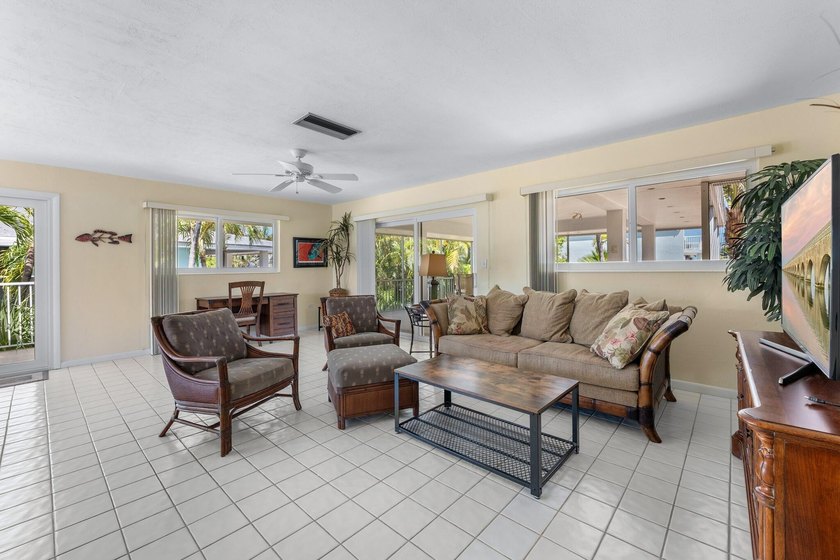Welcome to an elevated island retreat in the heart of Duck Key - photo 4