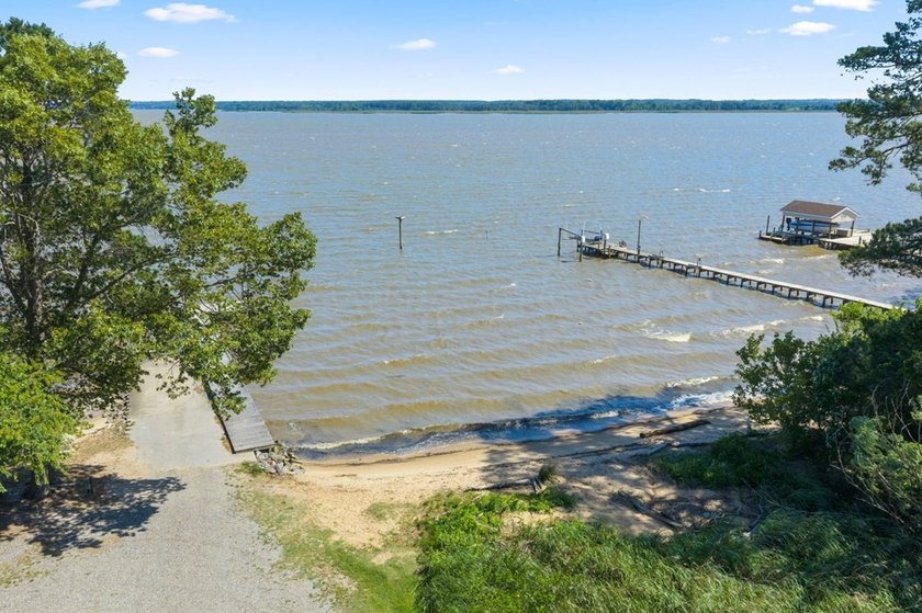 3 bedroom 1 1/2 bath brick rancher with attached carport and - photo 5