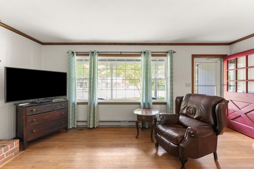 3 bedroom 1 1/2 bath brick rancher with attached carport and - photo 9