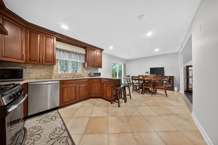 Amazing opportunity in the highly desirable Allenwood section of - photo 13
