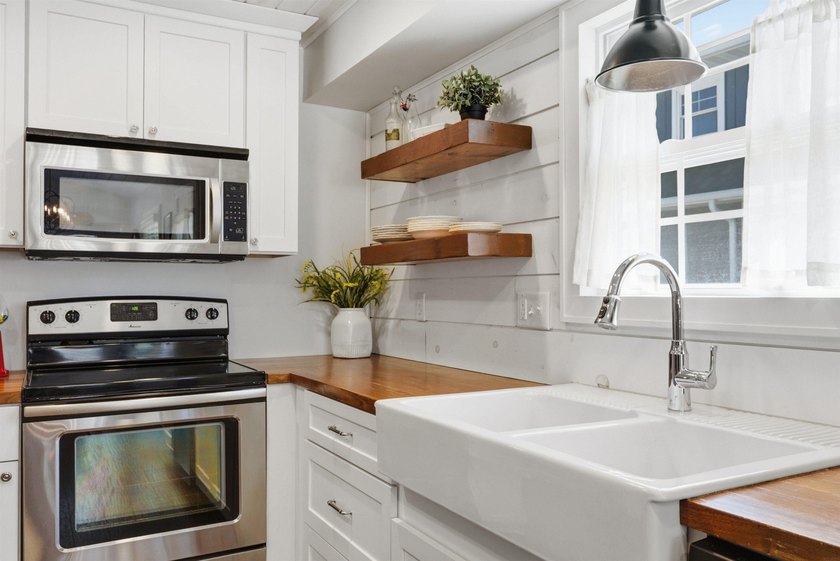 Step into the opportunity to own a beautifully restored classic - photo 15