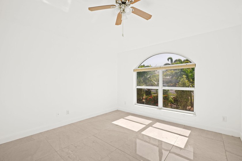 Beautifully updated 3-bedroom, 3-bath home located in the - photo 18