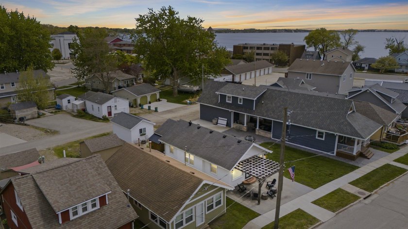 Step into the opportunity to own a beautifully restored classic - photo 31