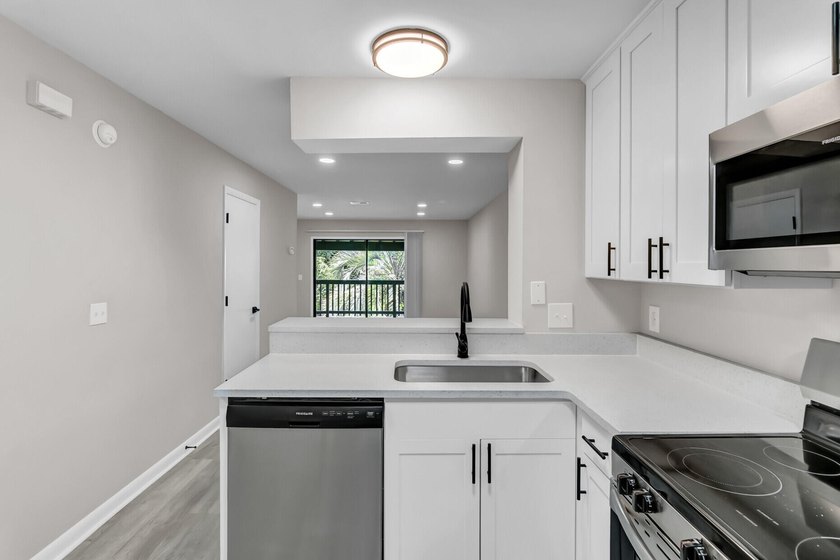 Seller Will Finance the Property for the Buyer!Welcome to this - photo 8