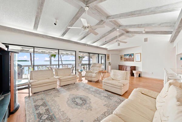 Experience the ultimate Florida Keys waterfront lifestyle in - photo 6