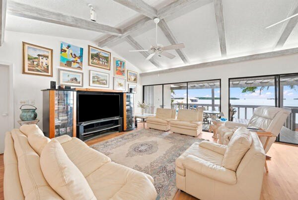 Experience the ultimate Florida Keys waterfront lifestyle in - photo 7