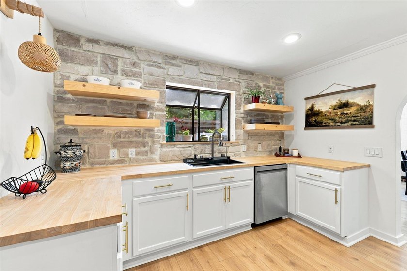Welcome to this gorgeous 4-bedroom, 2-bath lakefront home - photo 22