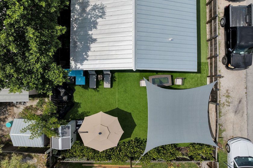 Positioned perfectly on a corner lot with ample outdoor space &amp; - photo 4
