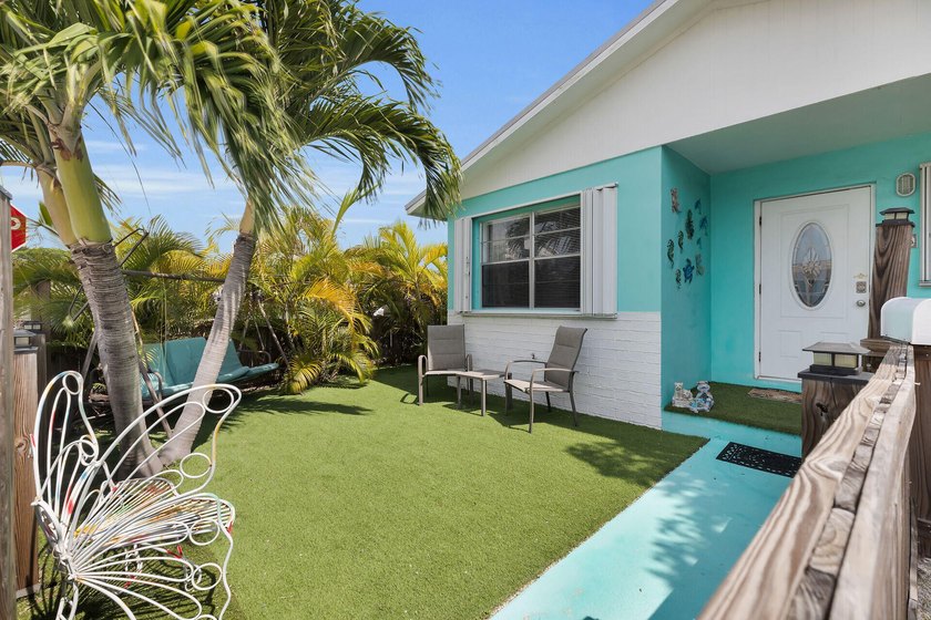 Positioned perfectly on a corner lot with ample outdoor space &amp; - photo 7