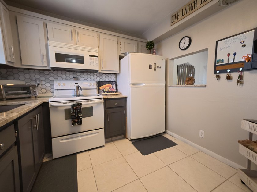 Really a Gem! wonderful one bed and one full bath, furnished or - photo 3